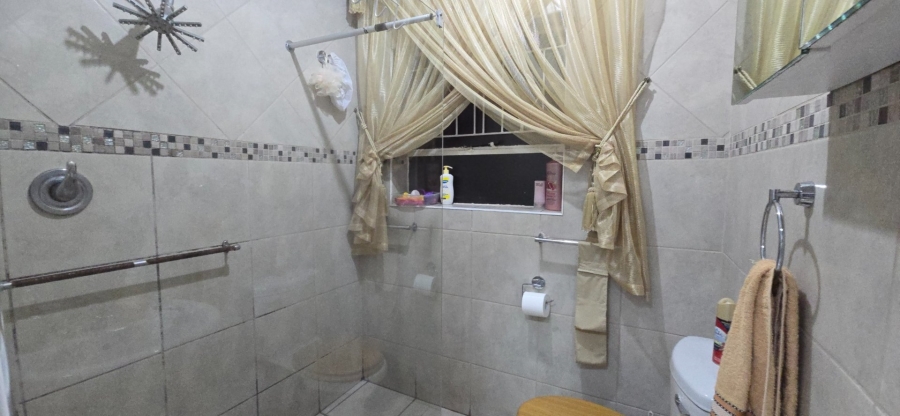 To Let 3 Bedroom Property for Rent in Brackenhurst Gauteng