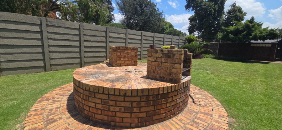 To Let 3 Bedroom Property for Rent in Brackenhurst Gauteng