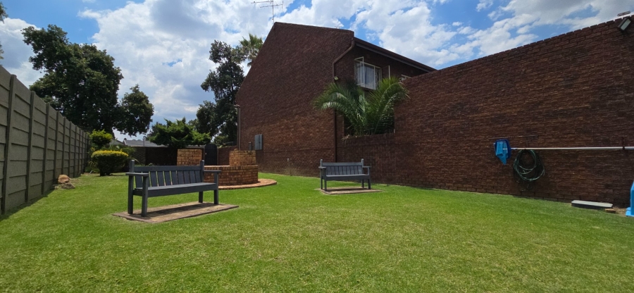 To Let 3 Bedroom Property for Rent in Brackenhurst Gauteng