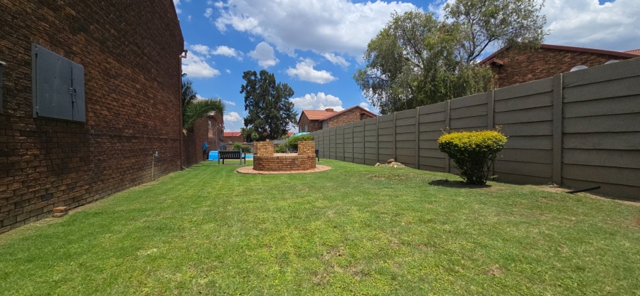 To Let 3 Bedroom Property for Rent in Brackenhurst Gauteng