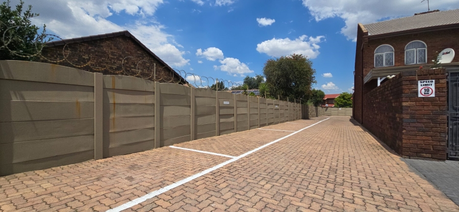 To Let 3 Bedroom Property for Rent in Brackenhurst Gauteng