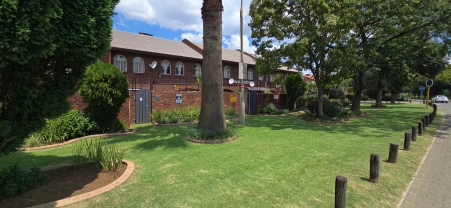 To Let 3 Bedroom Property for Rent in Brackenhurst Gauteng