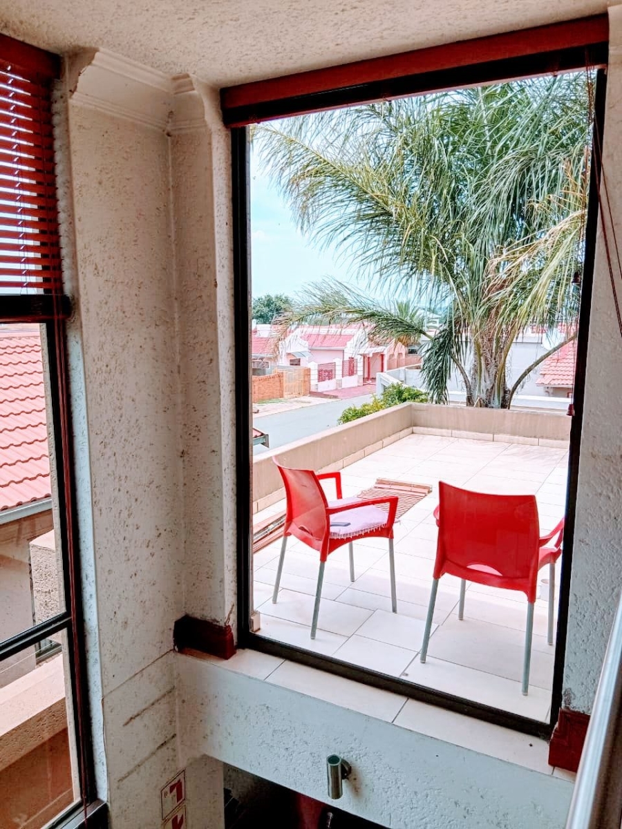 5 Bedroom Property for Sale in Protea North Gauteng