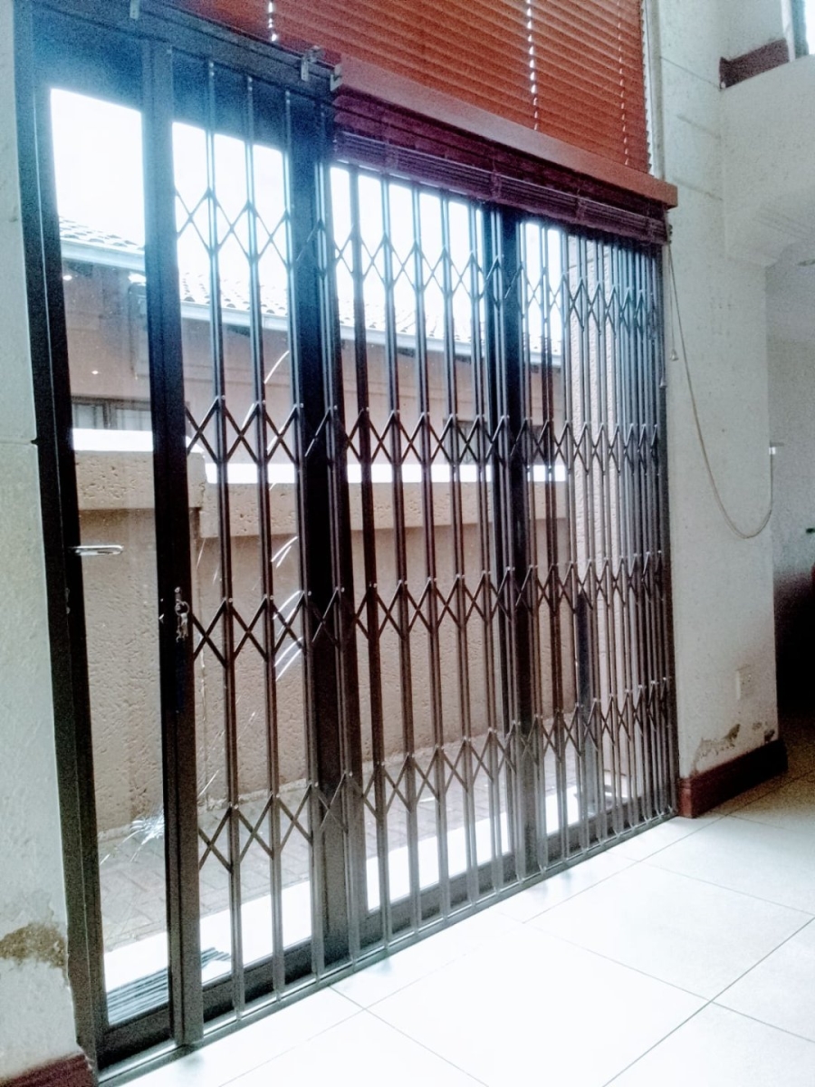 5 Bedroom Property for Sale in Protea North Gauteng