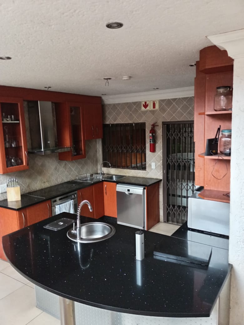 5 Bedroom Property for Sale in Protea North Gauteng