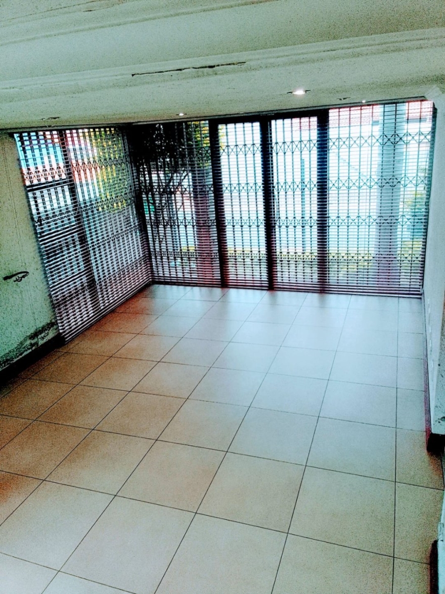 5 Bedroom Property for Sale in Protea North Gauteng