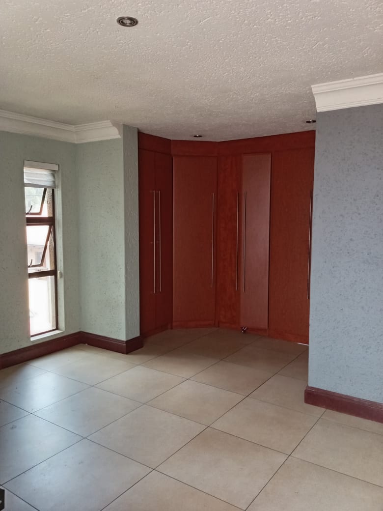 5 Bedroom Property for Sale in Protea North Gauteng