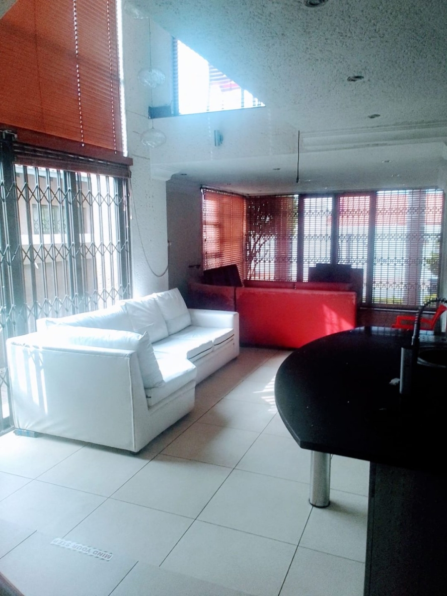 5 Bedroom Property for Sale in Protea North Gauteng