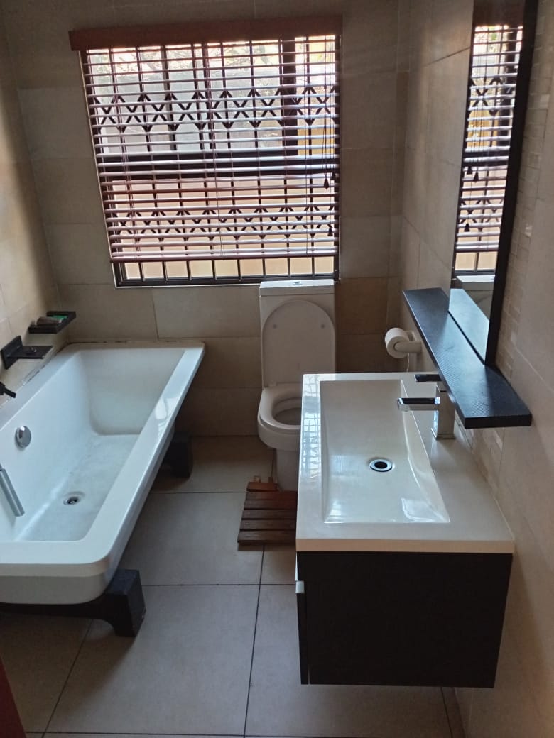 5 Bedroom Property for Sale in Protea North Gauteng