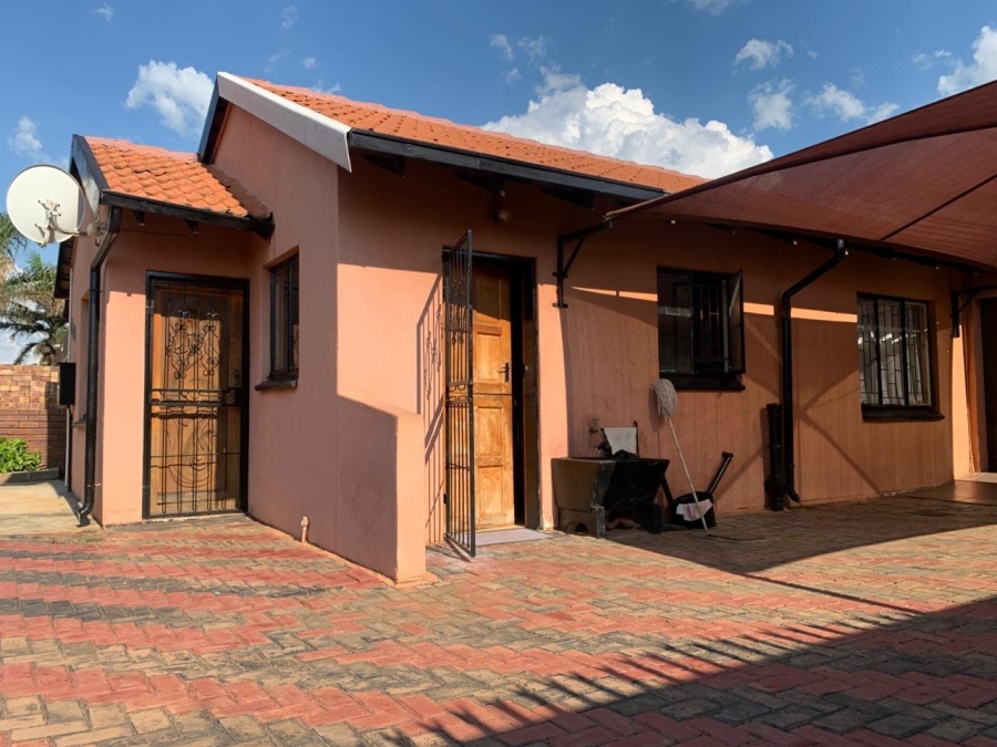 To Let 3 Bedroom Property for Rent in Soshanguve XX Gauteng