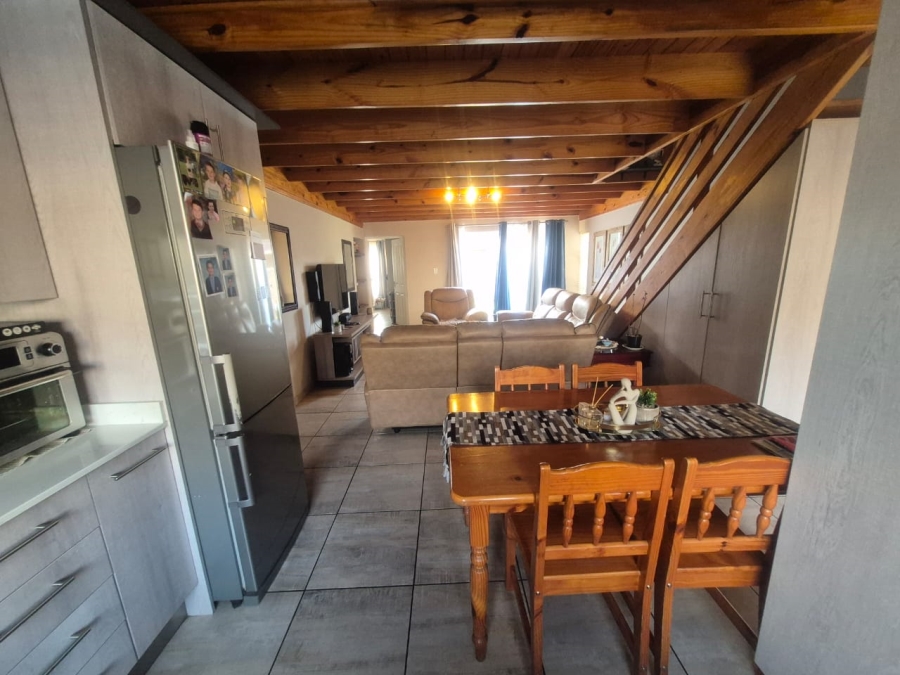 4 Bedroom Property for Sale in Glen Marais Gauteng