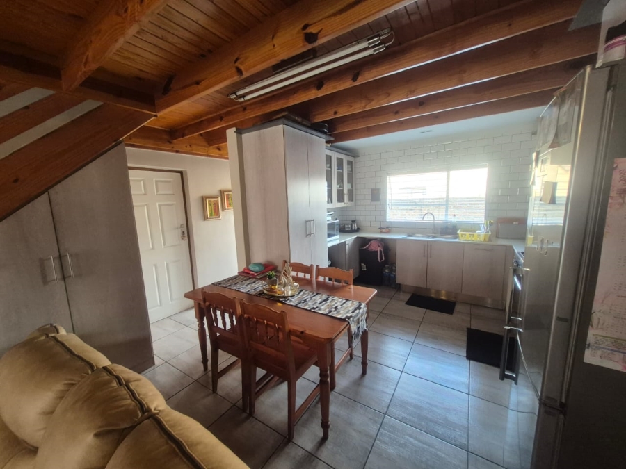 4 Bedroom Property for Sale in Glen Marais Gauteng