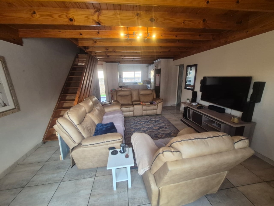 4 Bedroom Property for Sale in Glen Marais Gauteng
