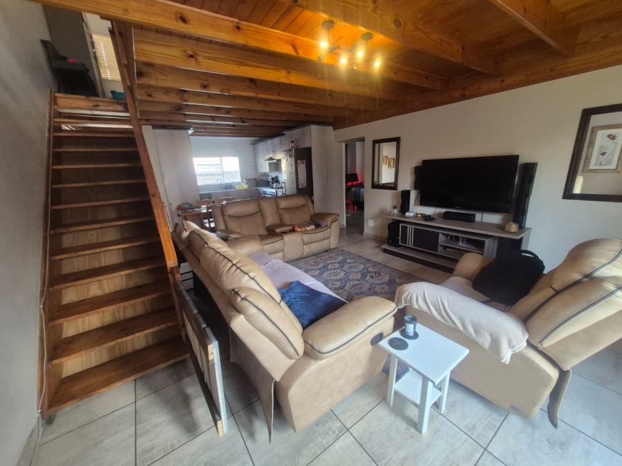 4 Bedroom Property for Sale in Glen Marais Gauteng