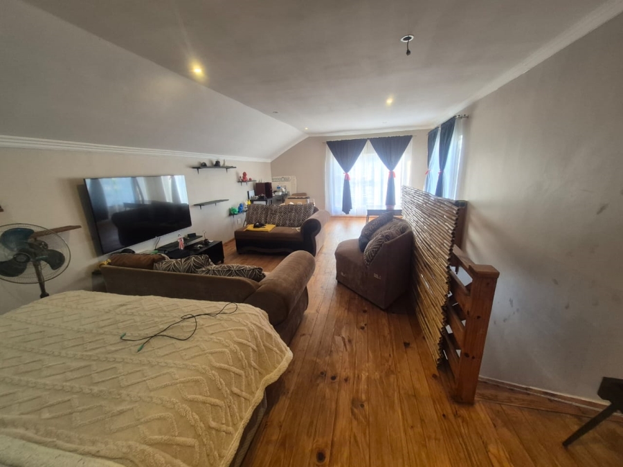 4 Bedroom Property for Sale in Glen Marais Gauteng