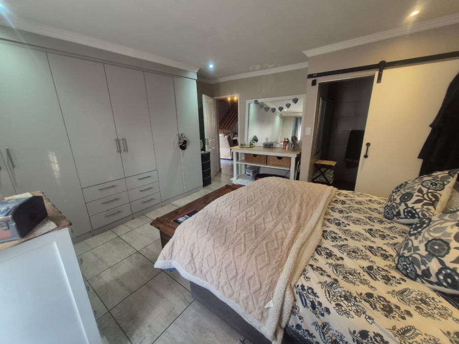 4 Bedroom Property for Sale in Glen Marais Gauteng