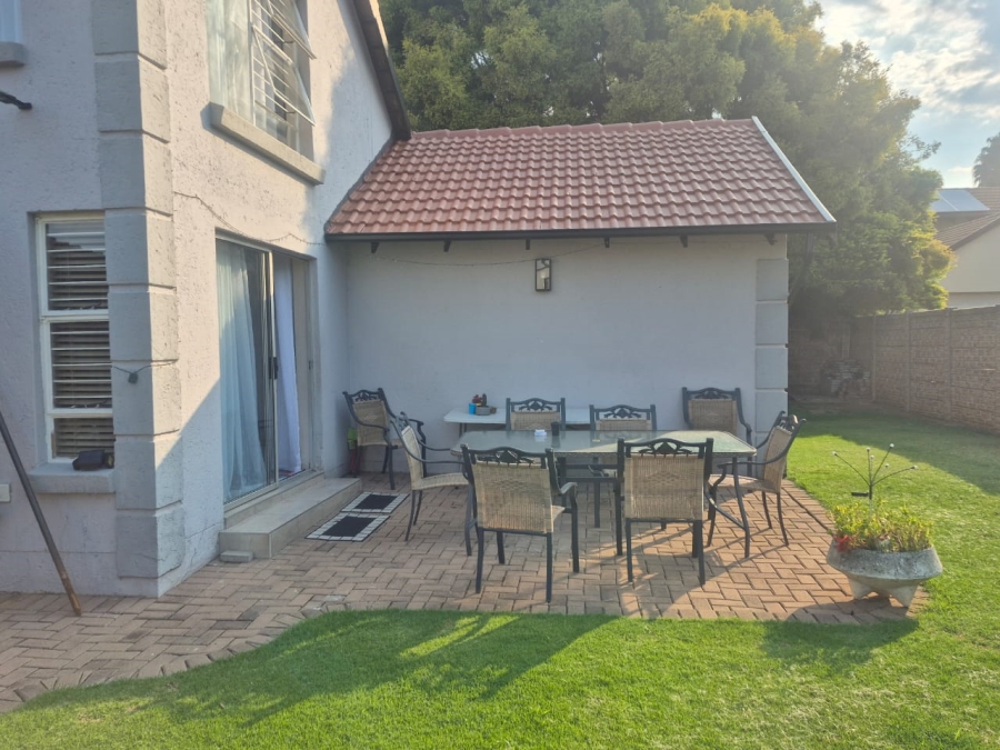 4 Bedroom Property for Sale in Glen Marais Gauteng