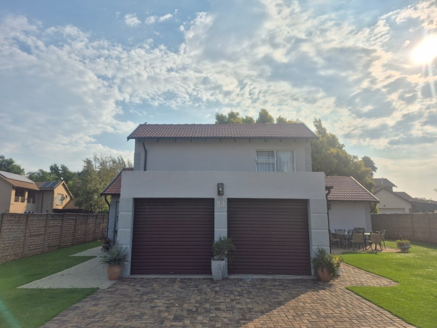 4 Bedroom Property for Sale in Glen Marais Gauteng