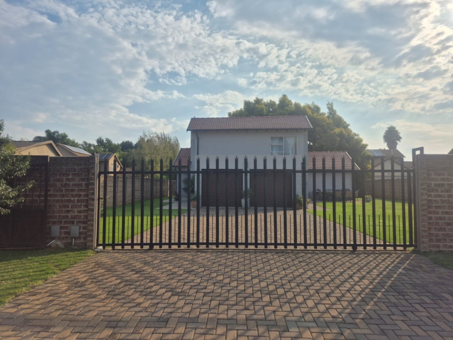 4 Bedroom Property for Sale in Glen Marais Gauteng