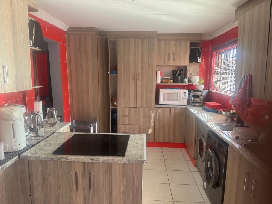 5 Bedroom Property for Sale in Ennerdale Gauteng