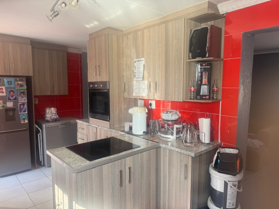 5 Bedroom Property for Sale in Ennerdale Gauteng