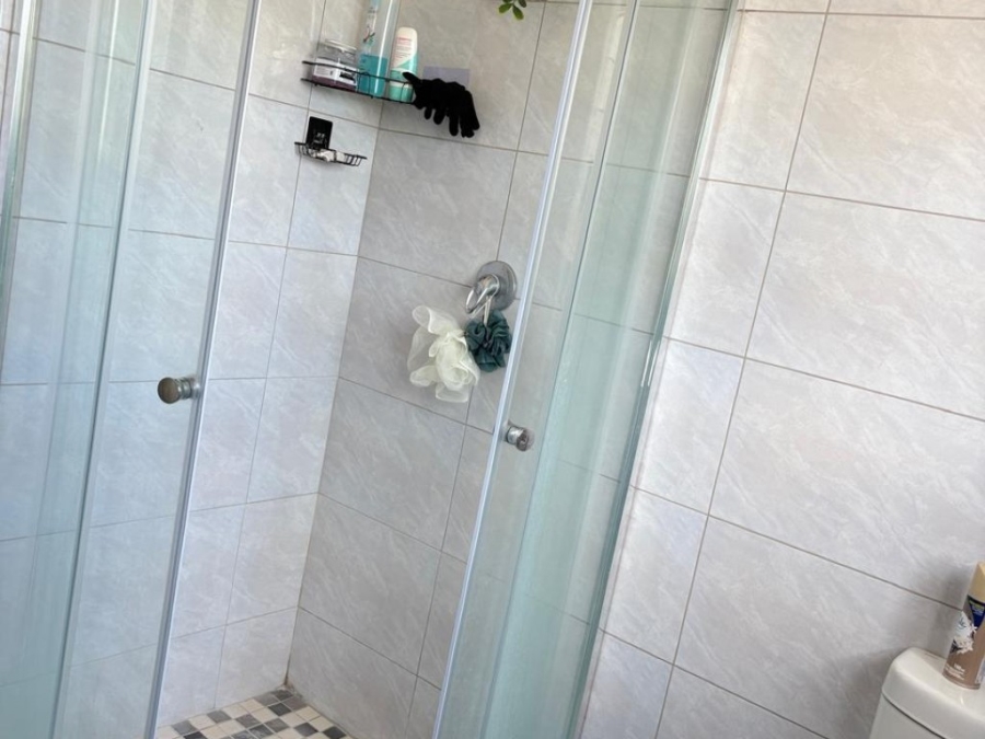 To Let 1 Bedroom Property for Rent in Glen Austin Gauteng