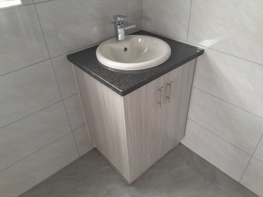 To Let 2 Bedroom Property for Rent in Glen Austin Gauteng