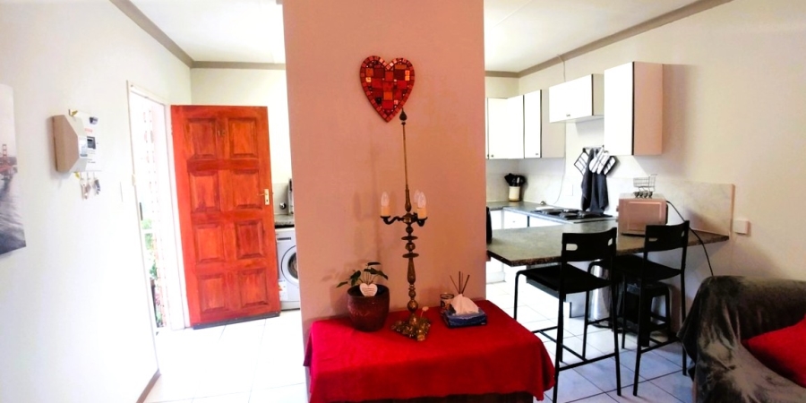 To Let 2 Bedroom Property for Rent in Pierre Van Ryneveld Gauteng