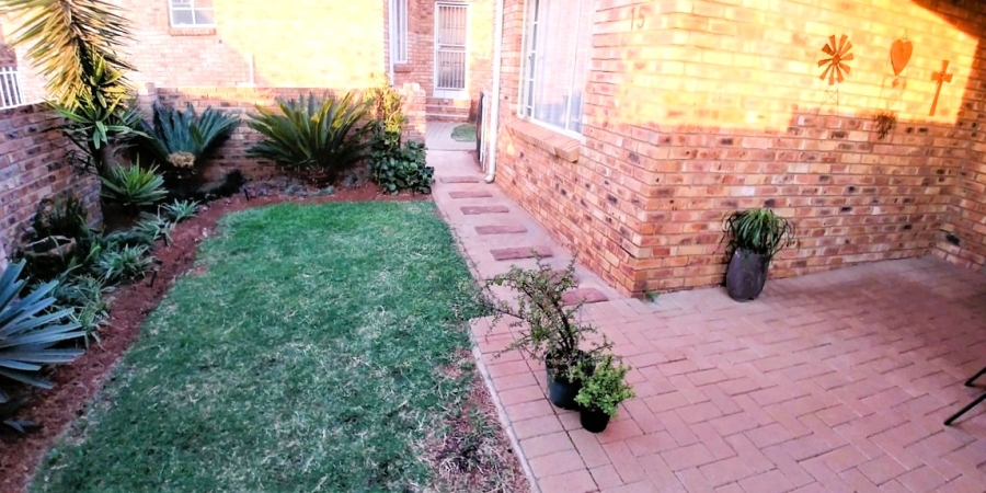 To Let 2 Bedroom Property for Rent in Pierre Van Ryneveld Gauteng