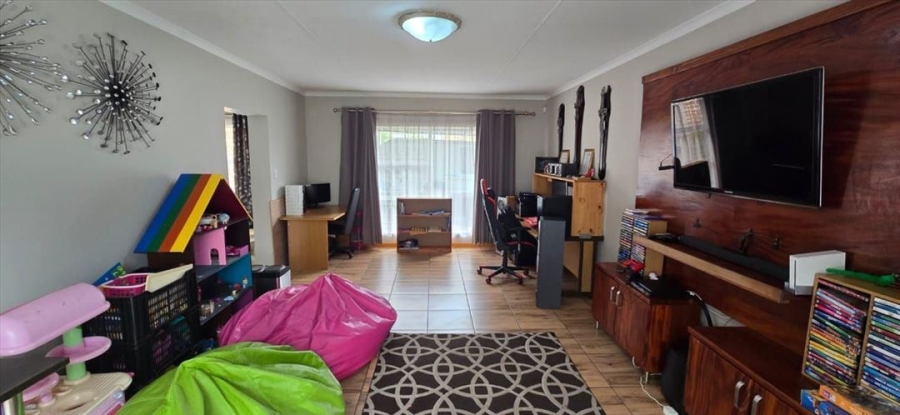 3 Bedroom Property for Sale in Bardene Gauteng