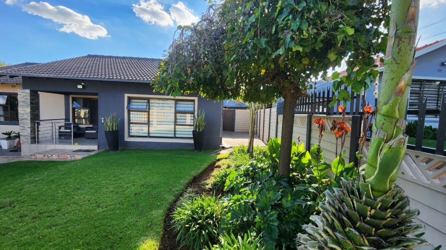 3 Bedroom Property for Sale in Discovery Gauteng