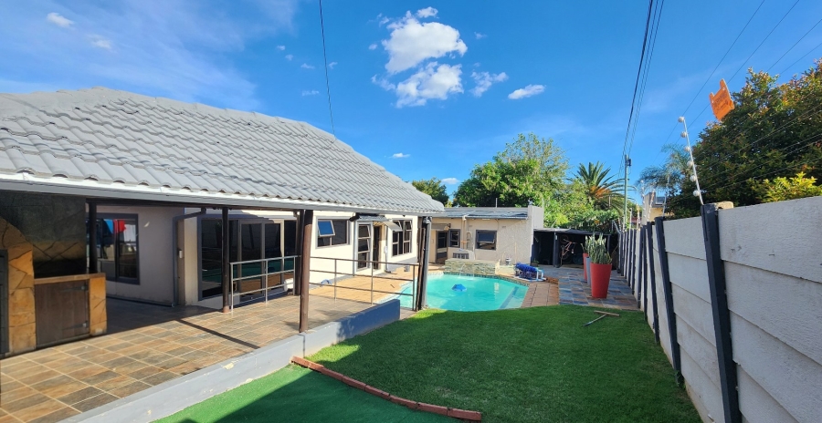 3 Bedroom Property for Sale in Discovery Gauteng