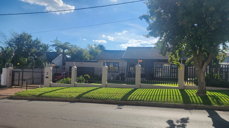 3 Bedroom Property for Sale in Discovery Gauteng