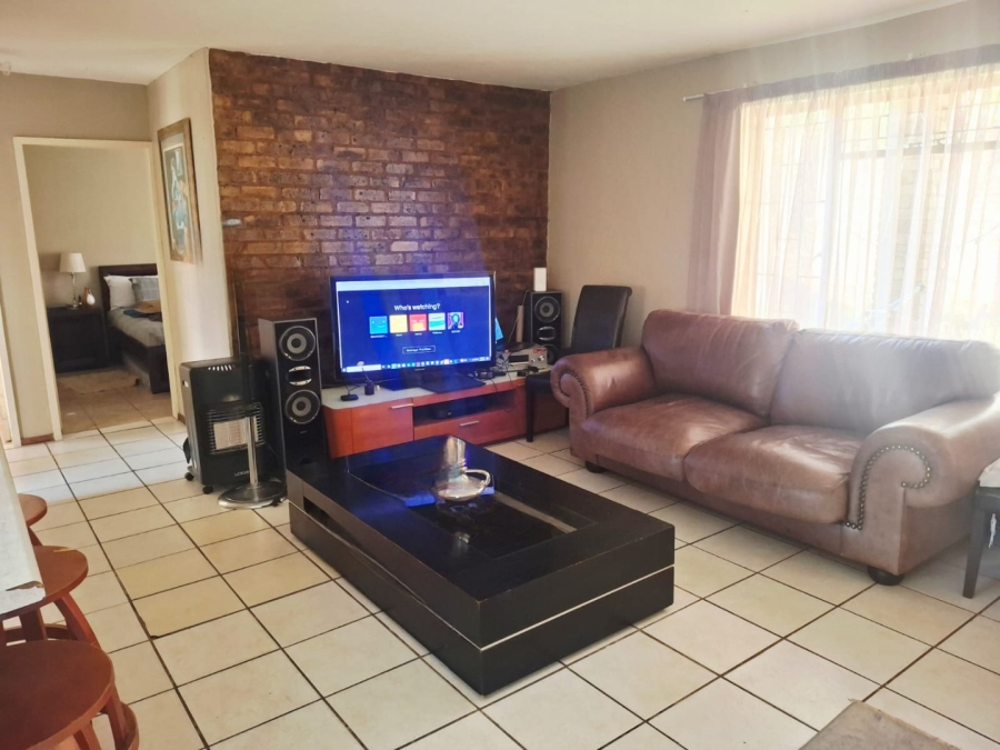 2 Bedroom Property for Sale in Mountain View Gauteng