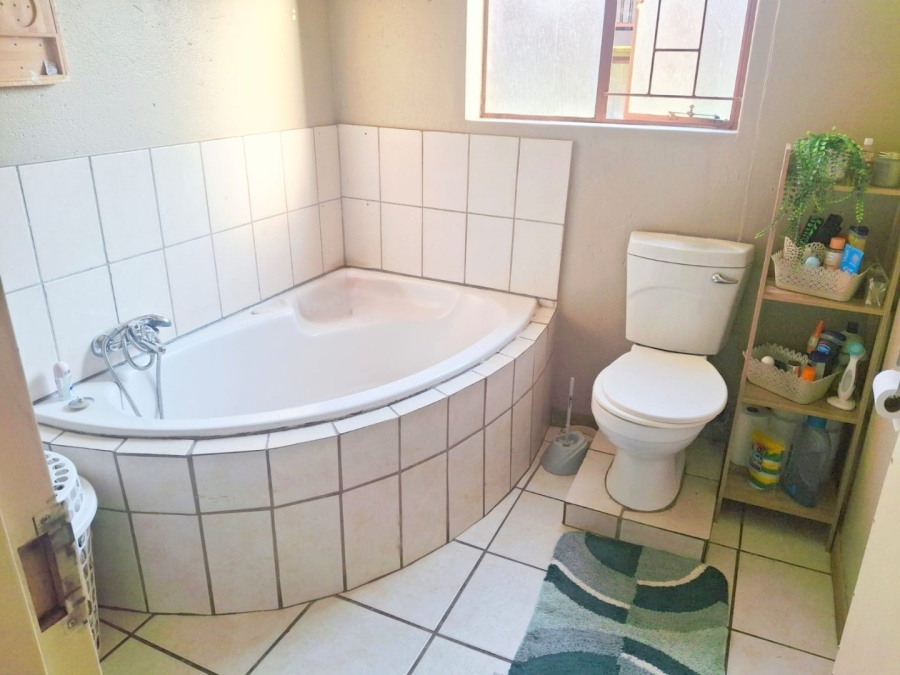 2 Bedroom Property for Sale in Mountain View Gauteng
