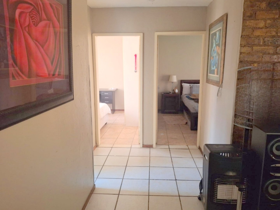 2 Bedroom Property for Sale in Mountain View Gauteng