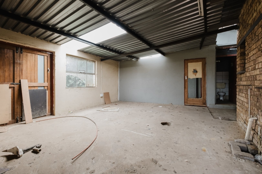  Bedroom Property for Sale in New Redruth Gauteng