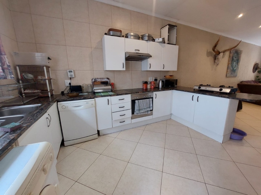 To Let 2 Bedroom Property for Rent in Glenvista Gauteng