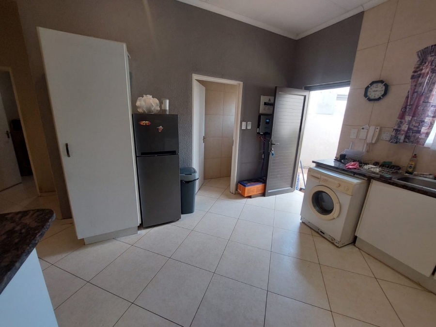 To Let 2 Bedroom Property for Rent in Glenvista Gauteng