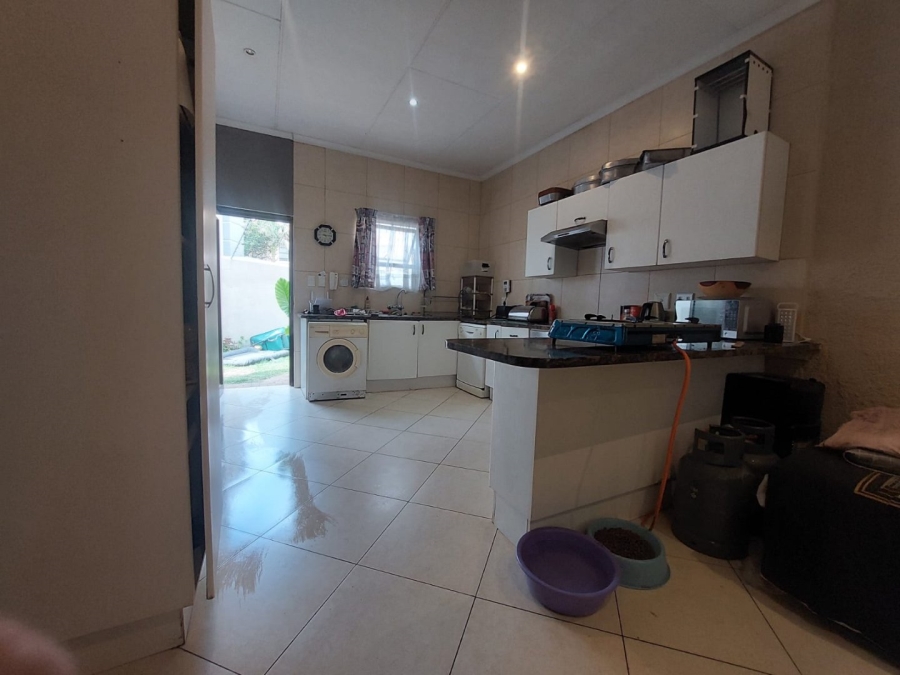 To Let 2 Bedroom Property for Rent in Glenvista Gauteng
