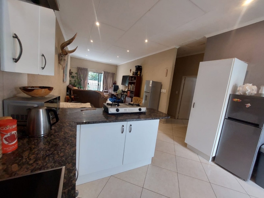 To Let 2 Bedroom Property for Rent in Glenvista Gauteng