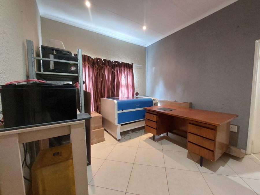 To Let 2 Bedroom Property for Rent in Glenvista Gauteng