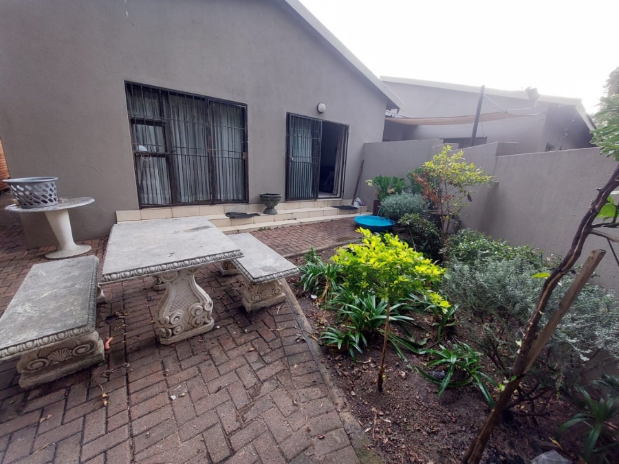 2 Bedroom Property for Sale in Glenvista Gauteng