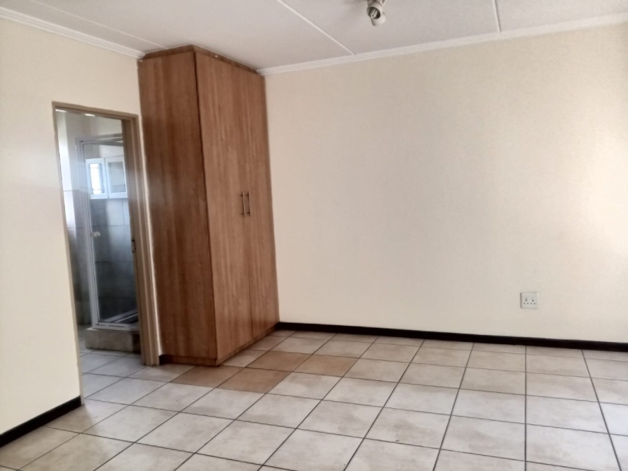 1 Bedroom Property for Sale in Kosmosdal Gauteng