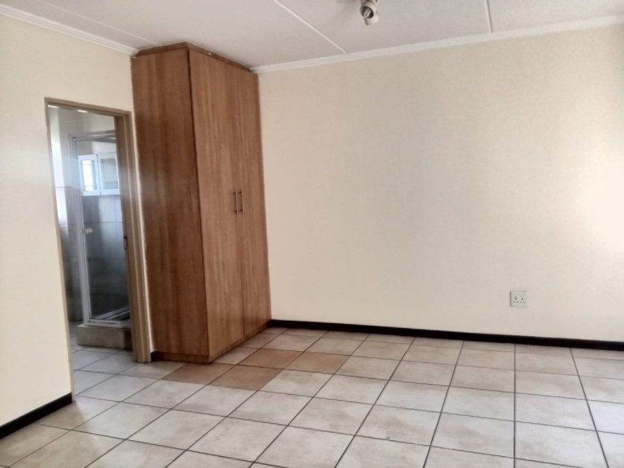 1 Bedroom Property for Sale in Kosmosdal Gauteng