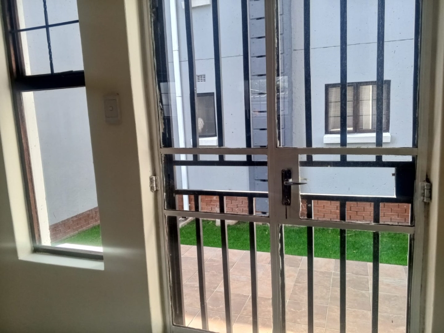 1 Bedroom Property for Sale in Kosmosdal Gauteng