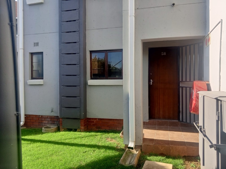 1 Bedroom Property for Sale in Kosmosdal Gauteng