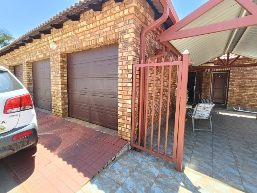 3 Bedroom Property for Sale in Theresa Park Gauteng