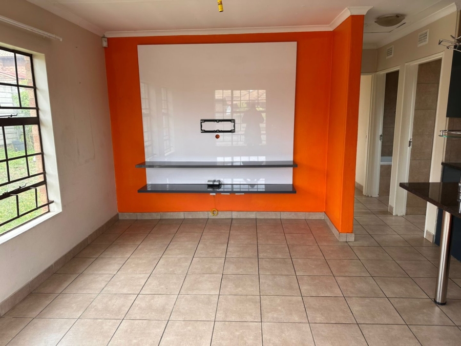 To Let 2 Bedroom Property for Rent in Thatch Hill Estate Gauteng