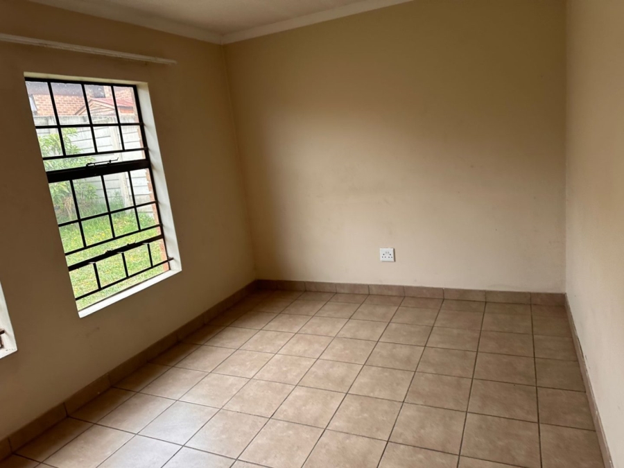 To Let 2 Bedroom Property for Rent in Thatch Hill Estate Gauteng